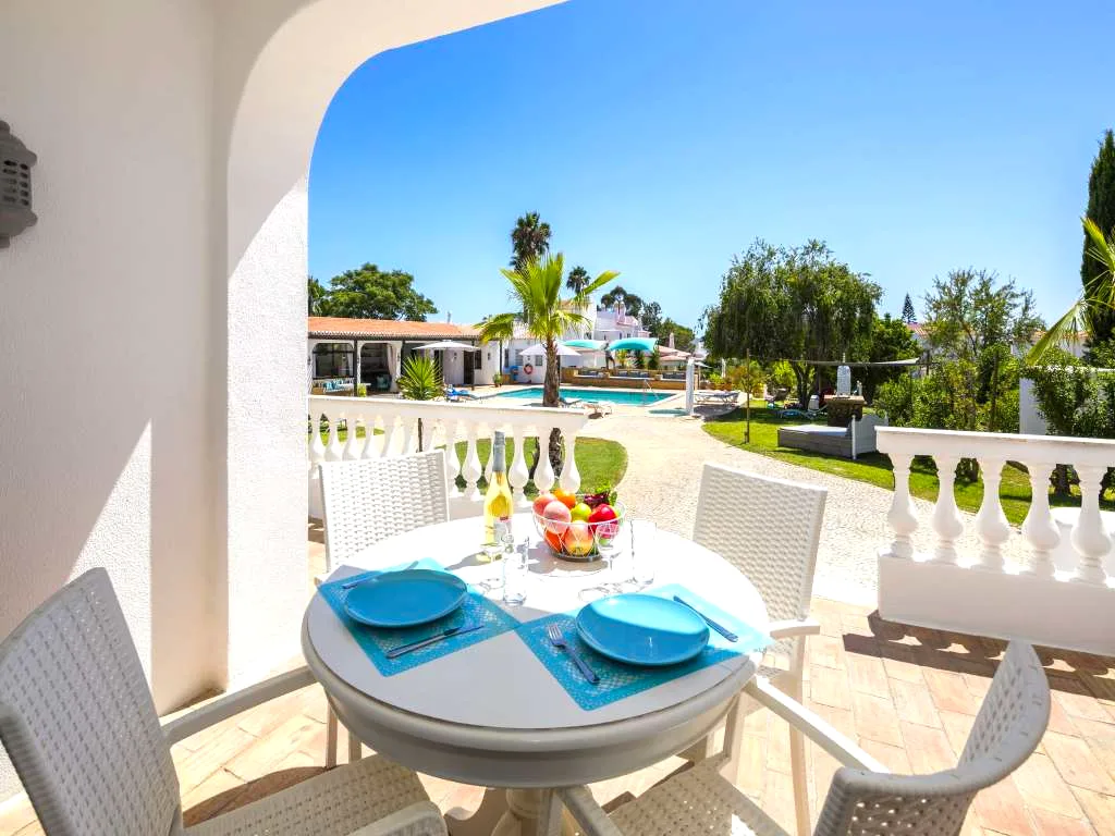 Covered terrace breakfast table overlooking the pool at Villa Vale a Pena, Algarve