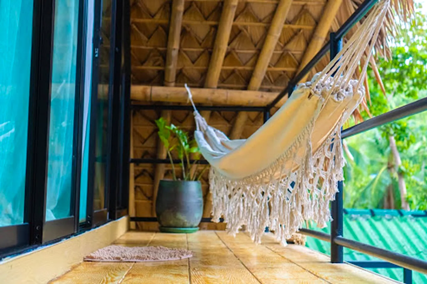 Balcony hammock nook at a Shivari bungalow, Koh Phangan