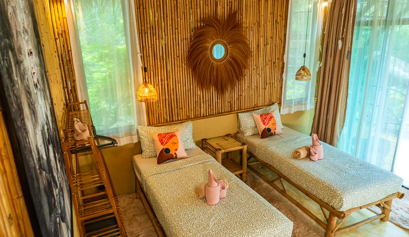 Twin bedroom with bamboo walls at Shivari, Koh Phangan